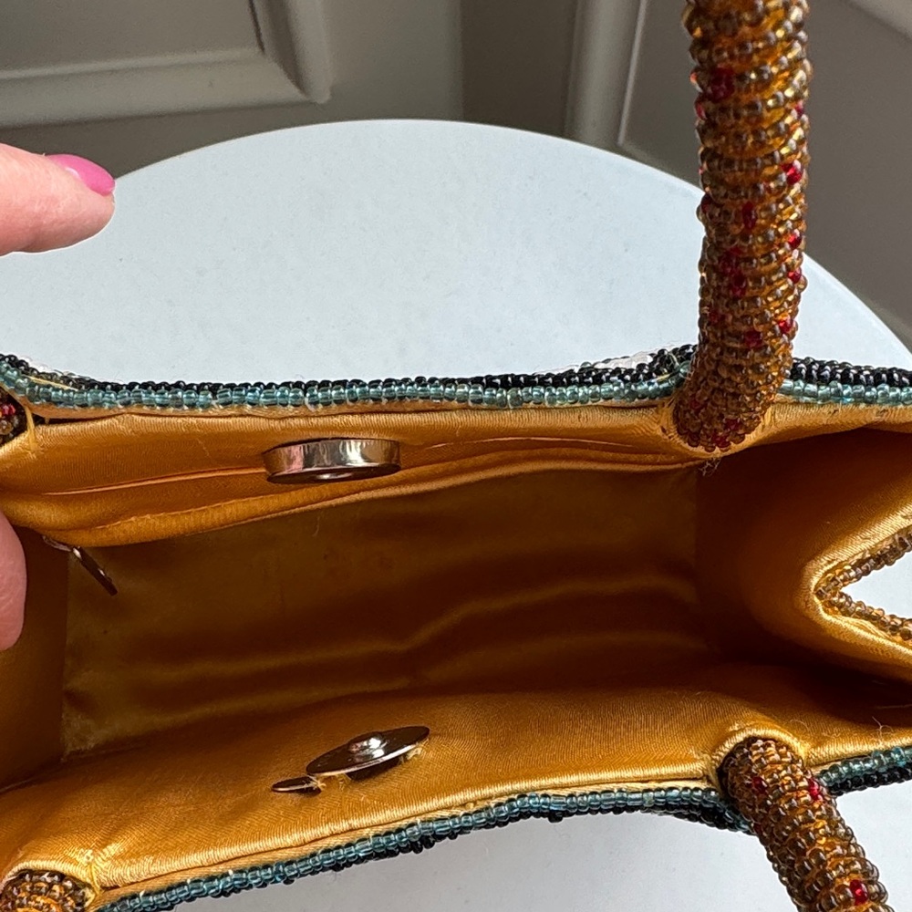 Beautiful beaded Floral Handbag - Picture 7 of 12